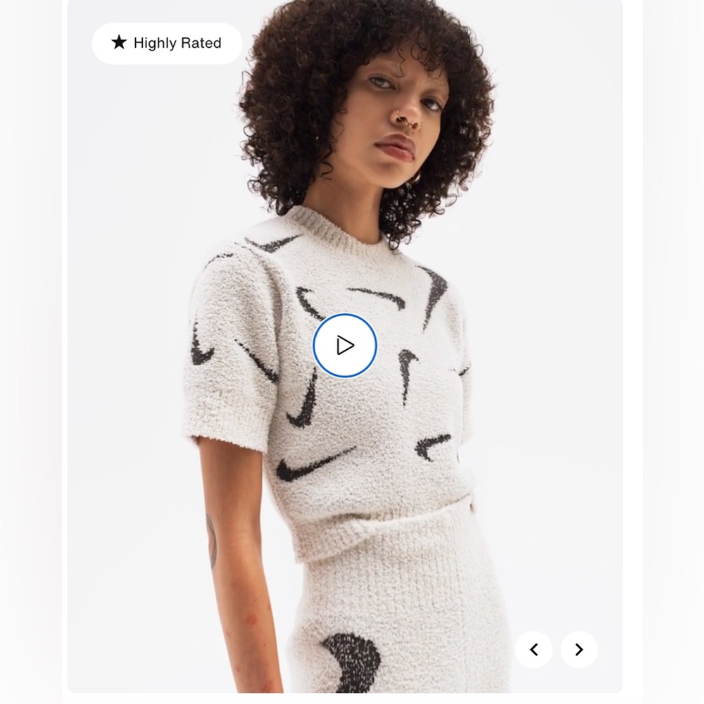 Nike Sportswear Phoenix Cozy Bouclé
Women's Slim Short-Sleeve Cropped Knit Top